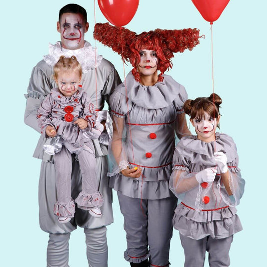 ¡Halloween en Familia: Disfraces, Risa y Diversión en Grupo!